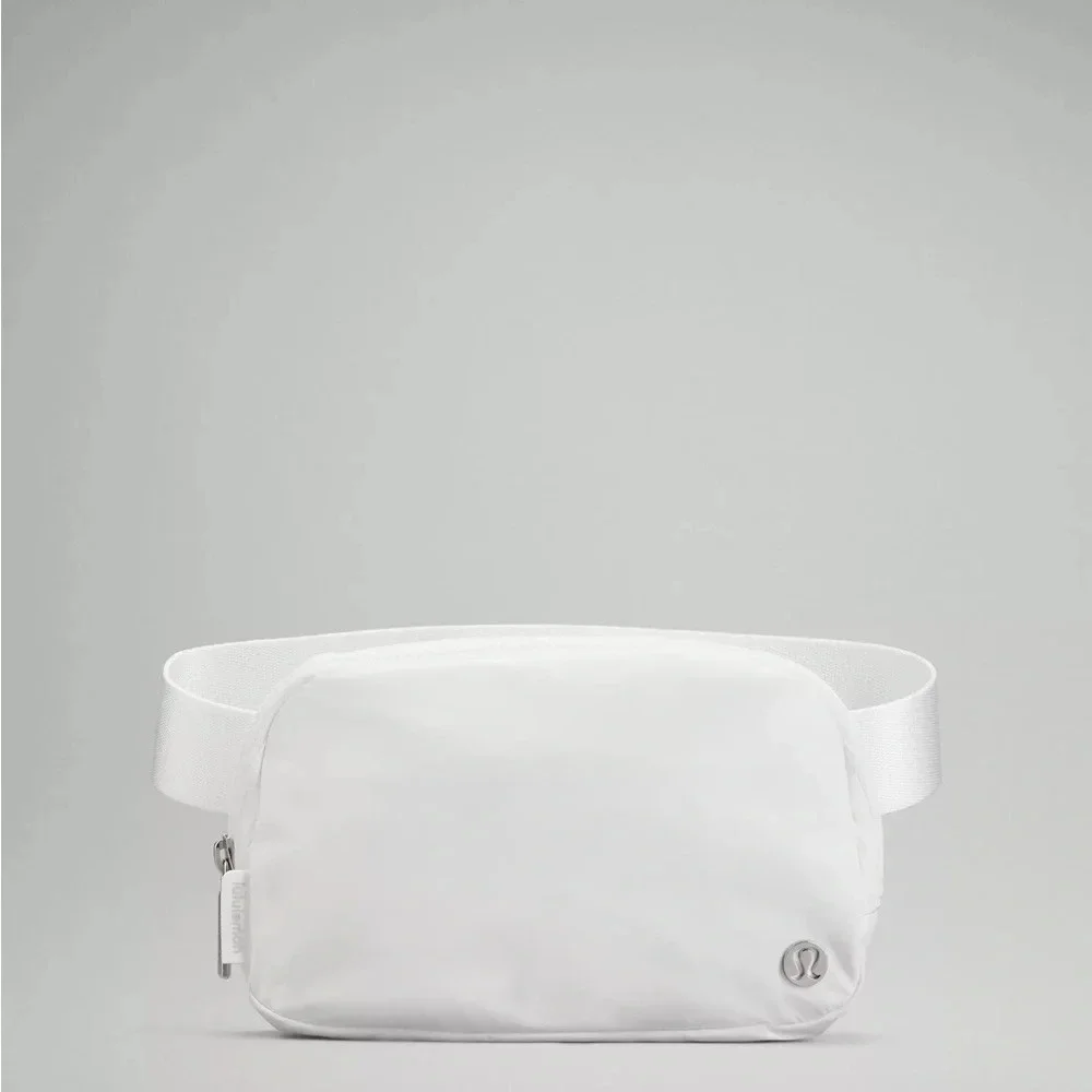 🆕 Lululemon Everywhere Belt Bag White